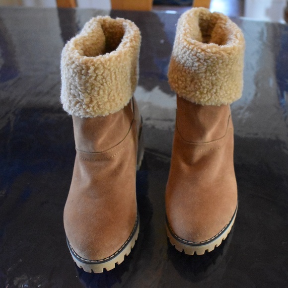 Fleece Lined/Camel Colored Boots with Heel (Size 6) - Picture 4 of 6